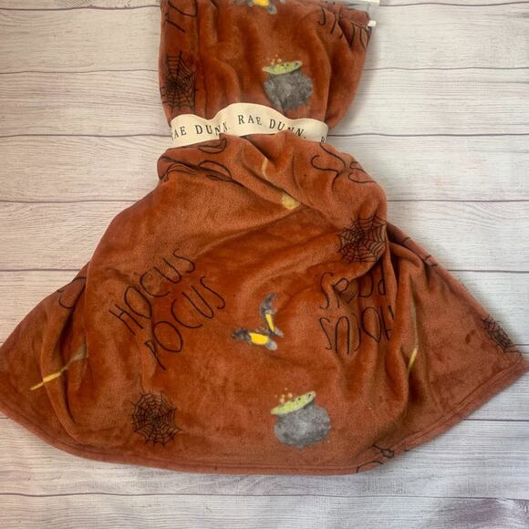 Rae Dunn Hocus Pocus Blanket Orange with Cauldron Broom Witch Hat Shoes 50x70" - Picture 3 of 12